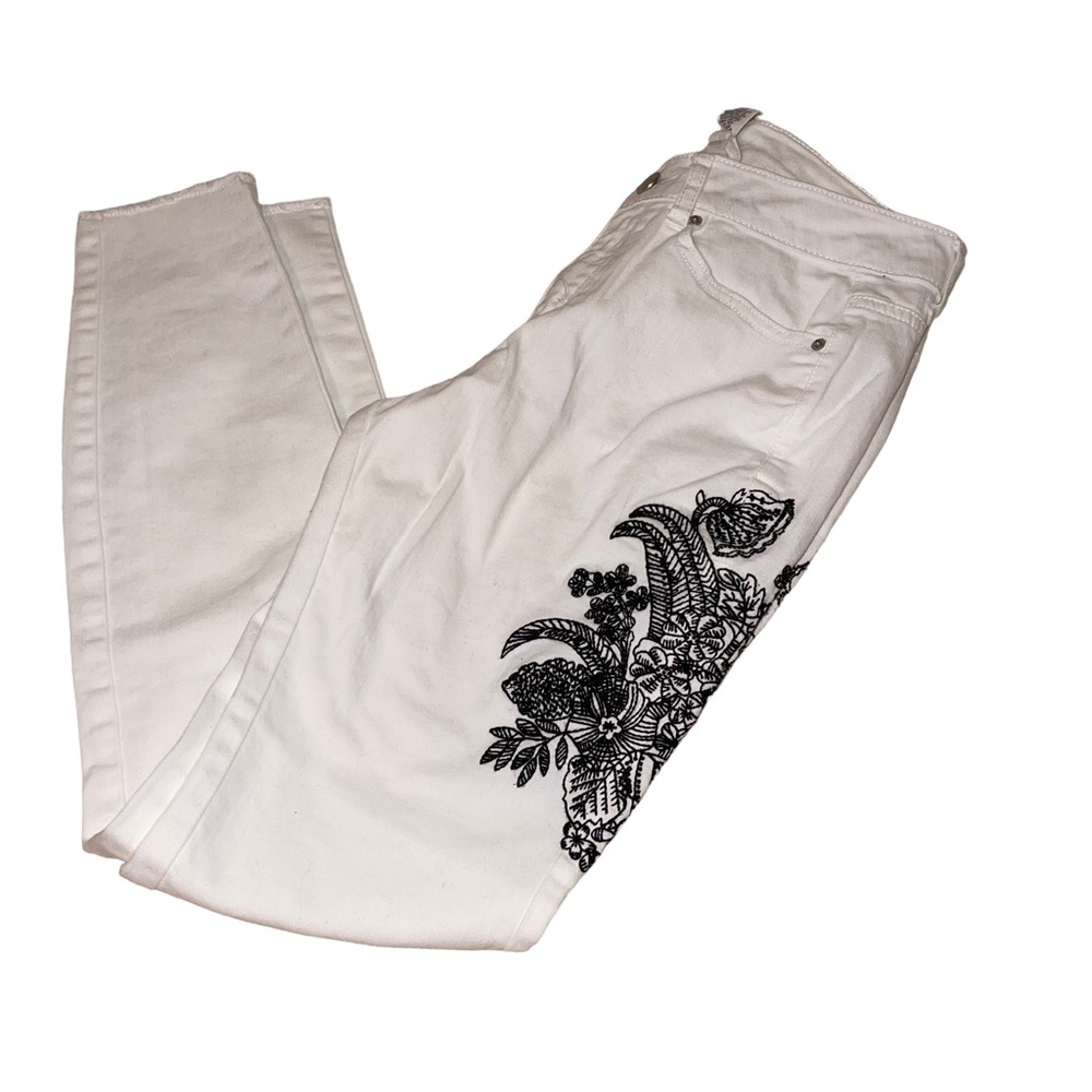Republic Denim White With Black Embroidered Accent On Leg Size 6/27 Raw Hem